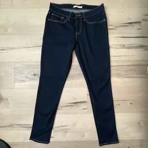 Levi’s Womens 711 skinny jeans.